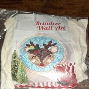 Reindeer Wall Art with Embroidery Hoop